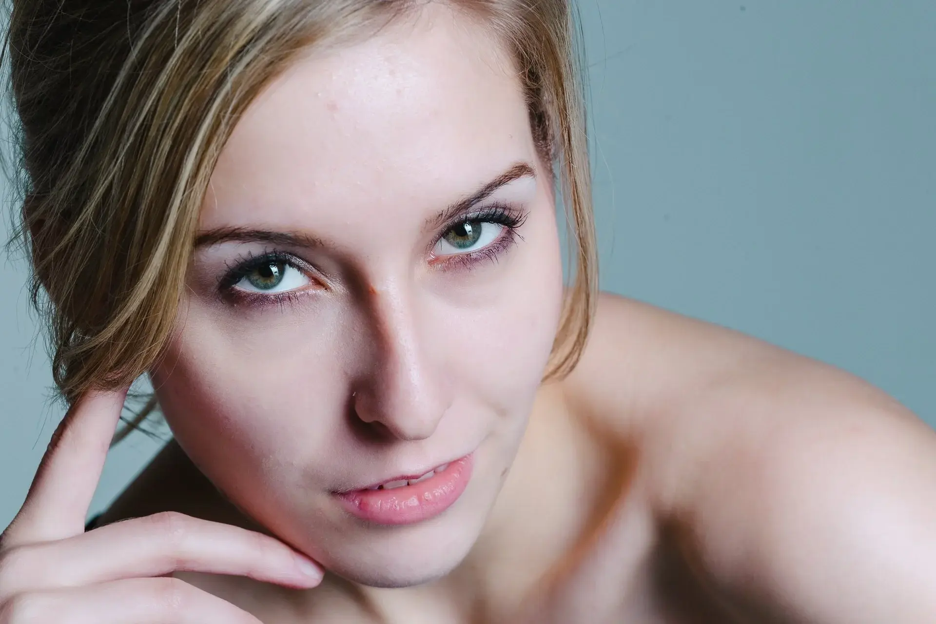 Ella De Vine — studio portrait, Models & Fashion